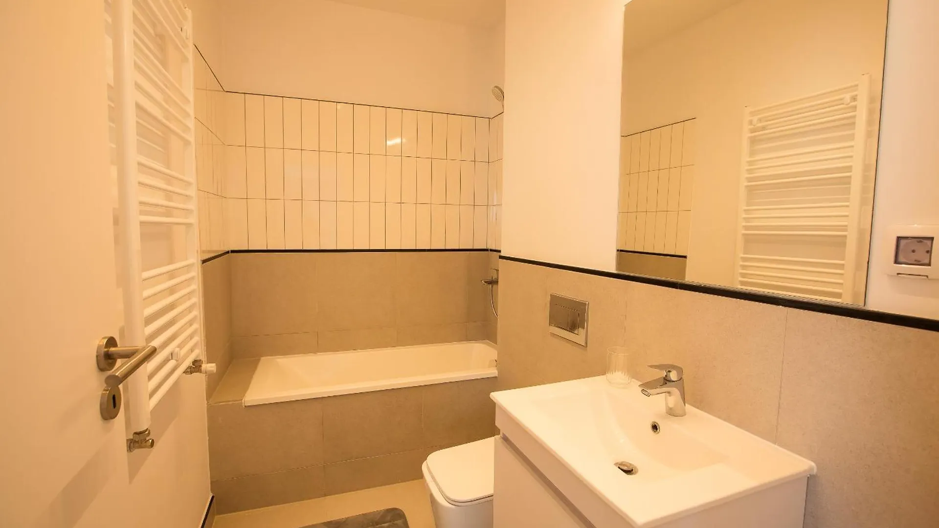 Marble Heights I 1 Bedroom Apartment With Underground Parking Bucharest